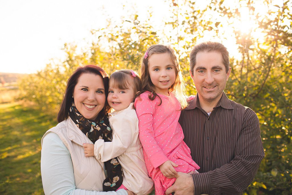 frederick family has photo sesssion at gaver farm with jacqie q photography