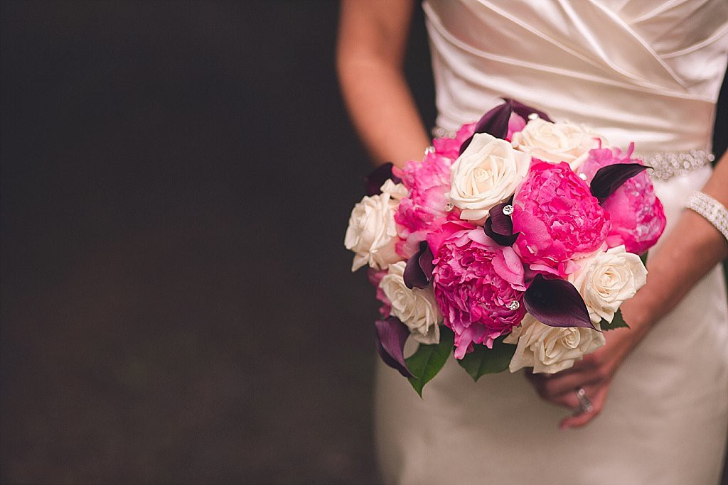 baltimore wedding photography with pink and white bouquet