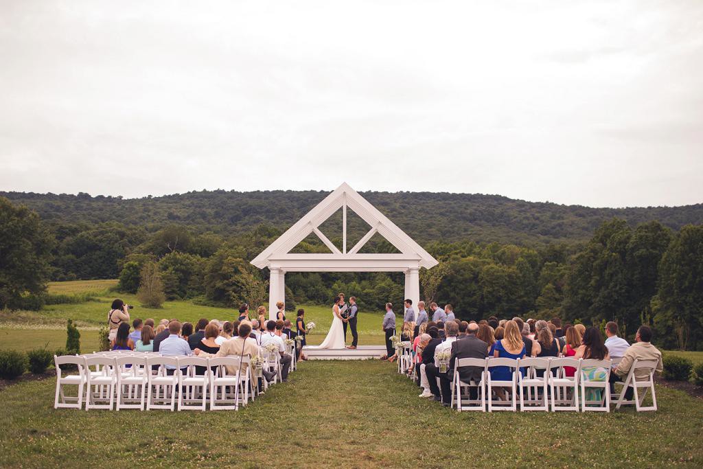 Washington DC Wedding Photographer captures outdoor wedding ceremony